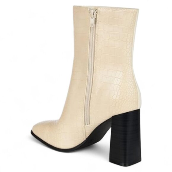 Journee Collection Women's Tru Comfort Foam January Bootie - Picture 3 of 4